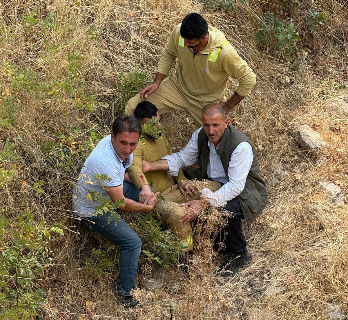 Orman yangınına giden arazöz Zap Suyu'na uçtu: 3 yaralı