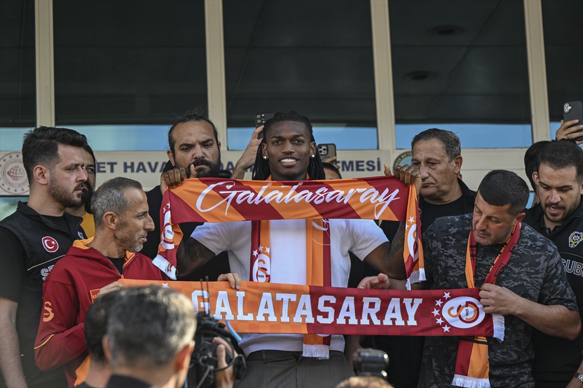 Rafael Leao İstanbul'da: 'Çok Mutluyum'