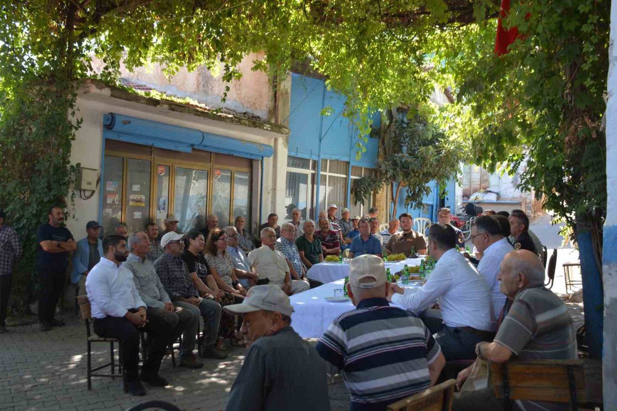 Salihli Kaymakamı Güldoğan, 3 mahallede talepleri dinledi