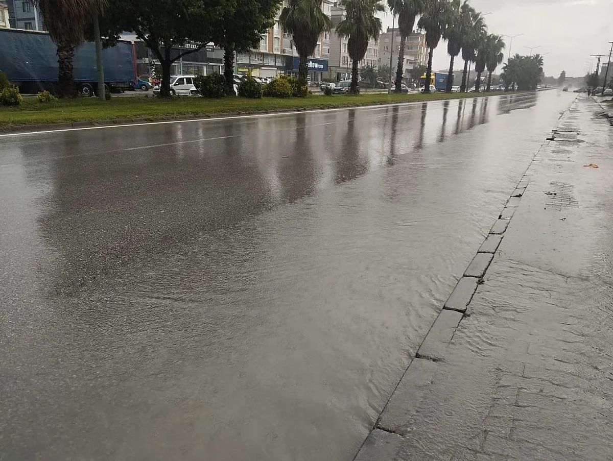Samsun'da Sağanak Yağış Hayatı Olumsuz Etkiledi
