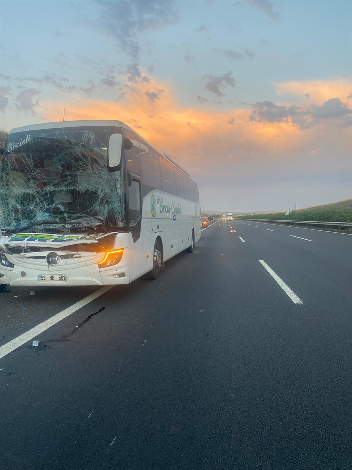 Şanlıurfa'da Otobüs Tıra Çarptı: 2 Yaralı