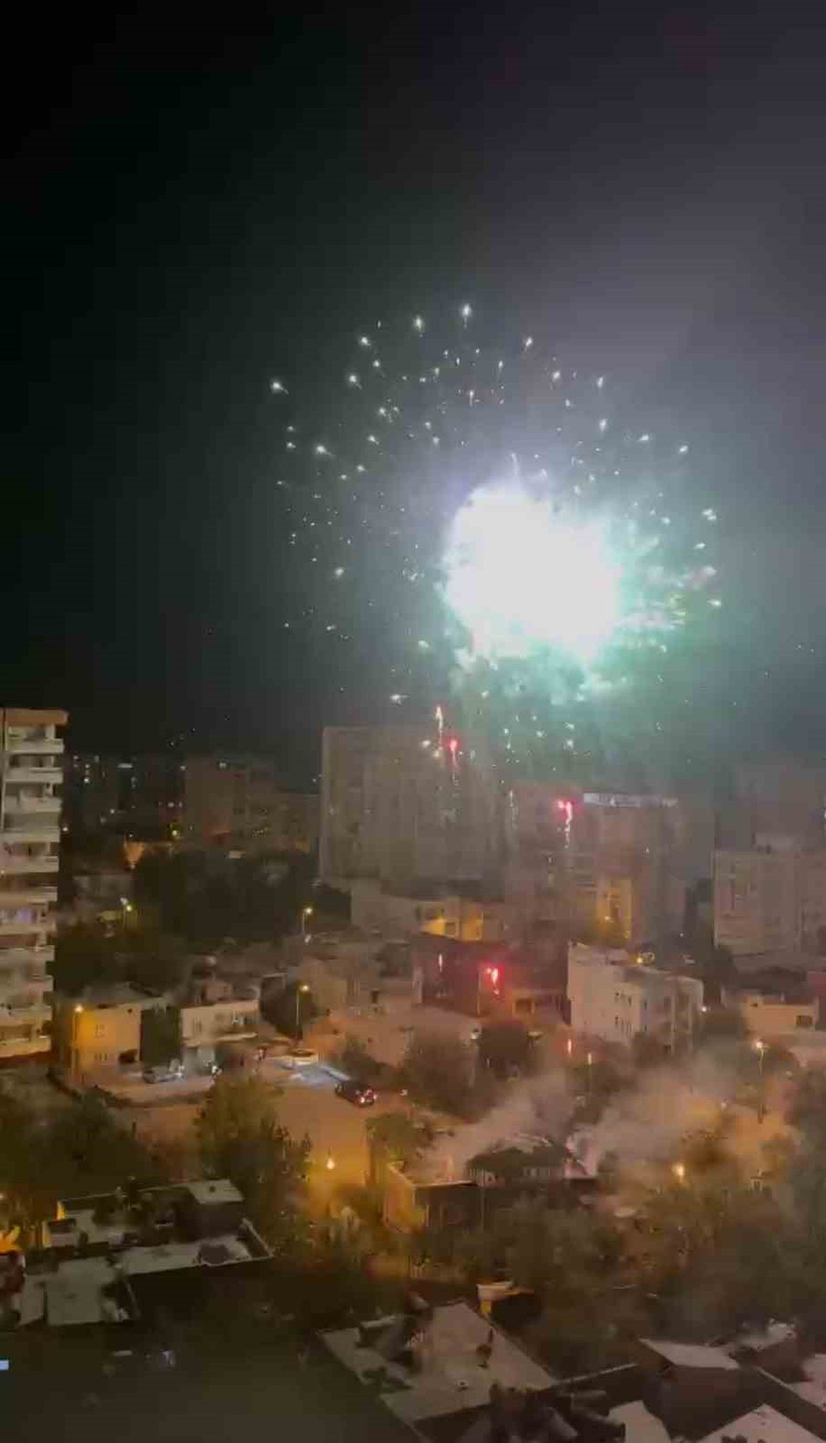 Siirt'te gece yarısı havai fişek tepkisi