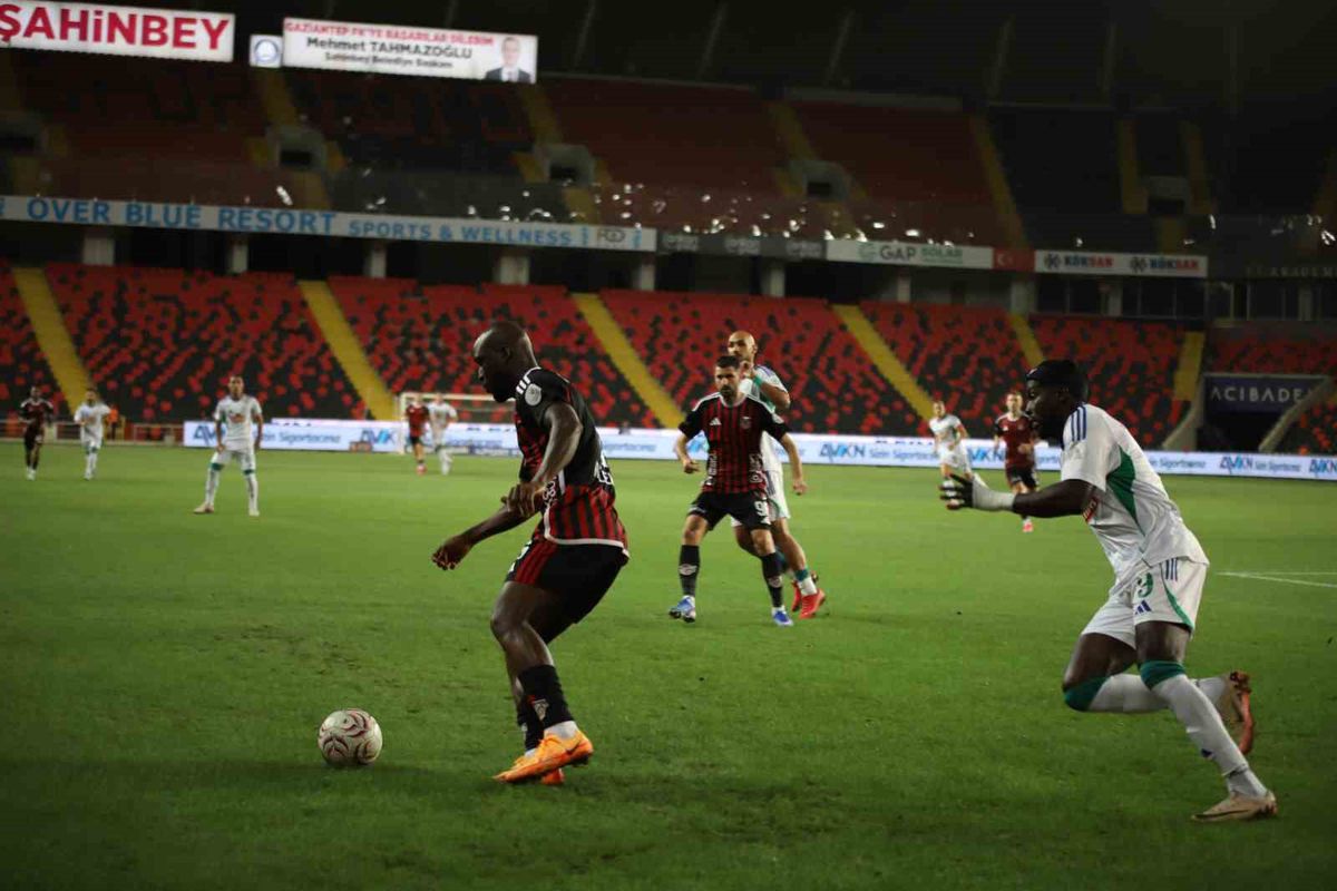 Gaziantep FK 0-1 Çaykur Rizespor (15. dakika)