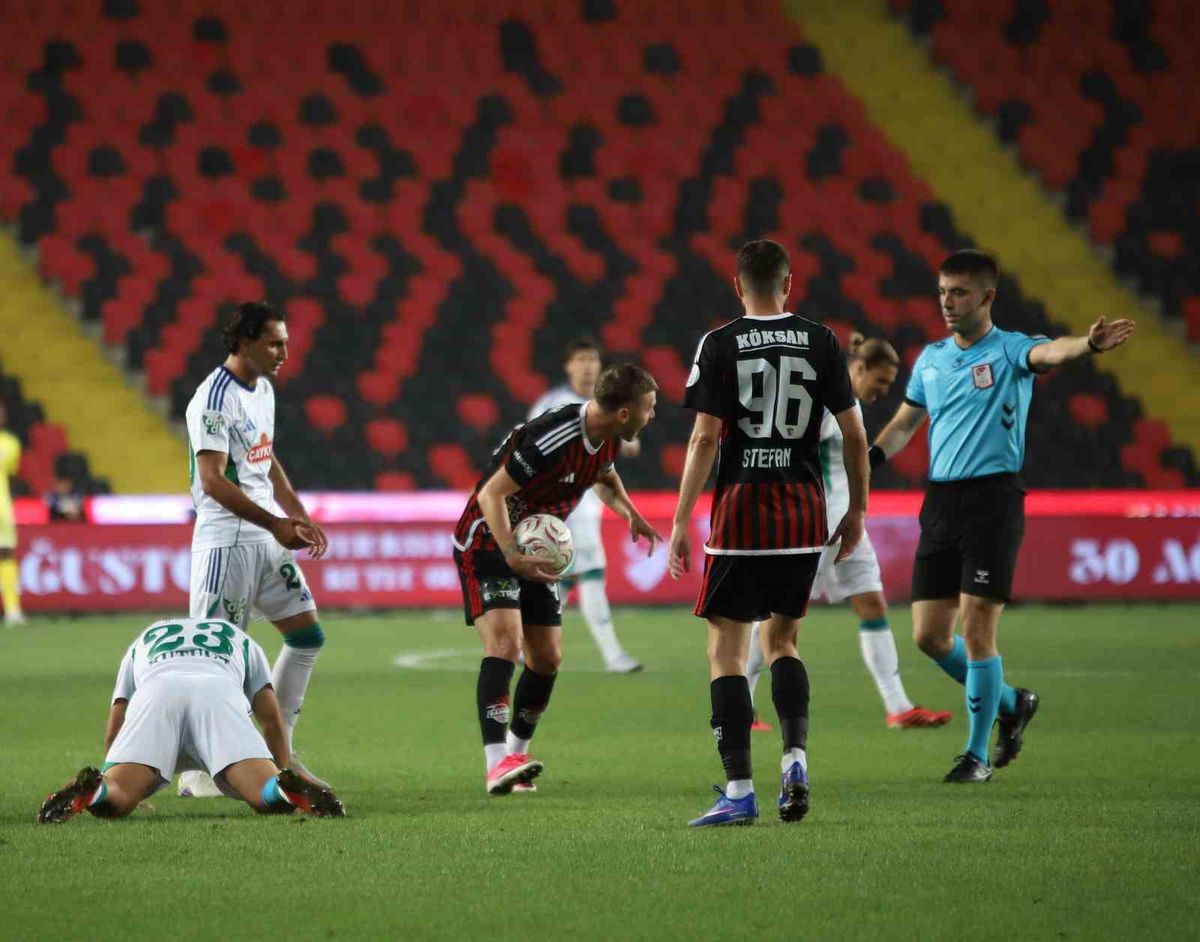 Rizespor'dan İlk Yarıda Fark: 2-0