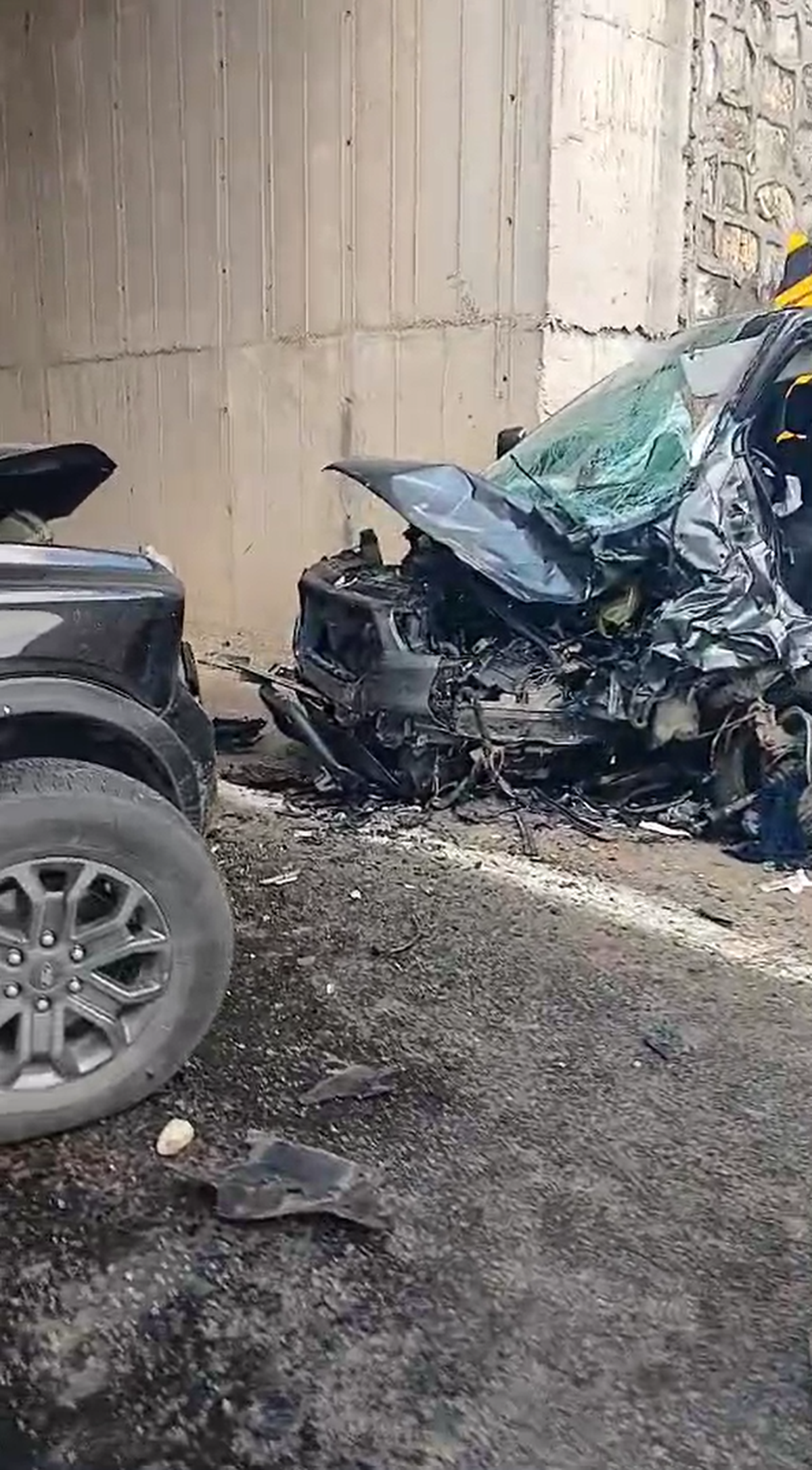 Çınarcık'ta Kafa Kafaya Çarpışma: 3 Yaralı