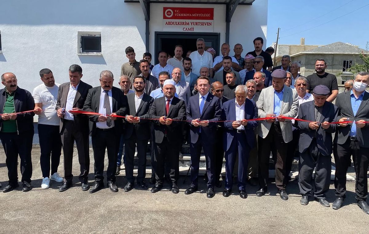 Yüksekova'da hayırsever yaptırdığı cami ibadete açıldı