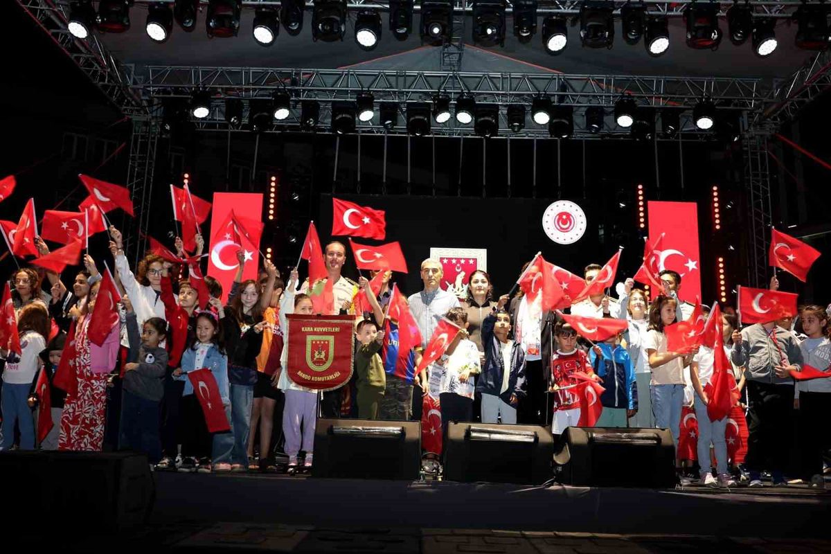 Afyonkarahisar'da Zafer Haftası Coşkusu Müzik ve Halk Oyunlarıyla Kutlandı