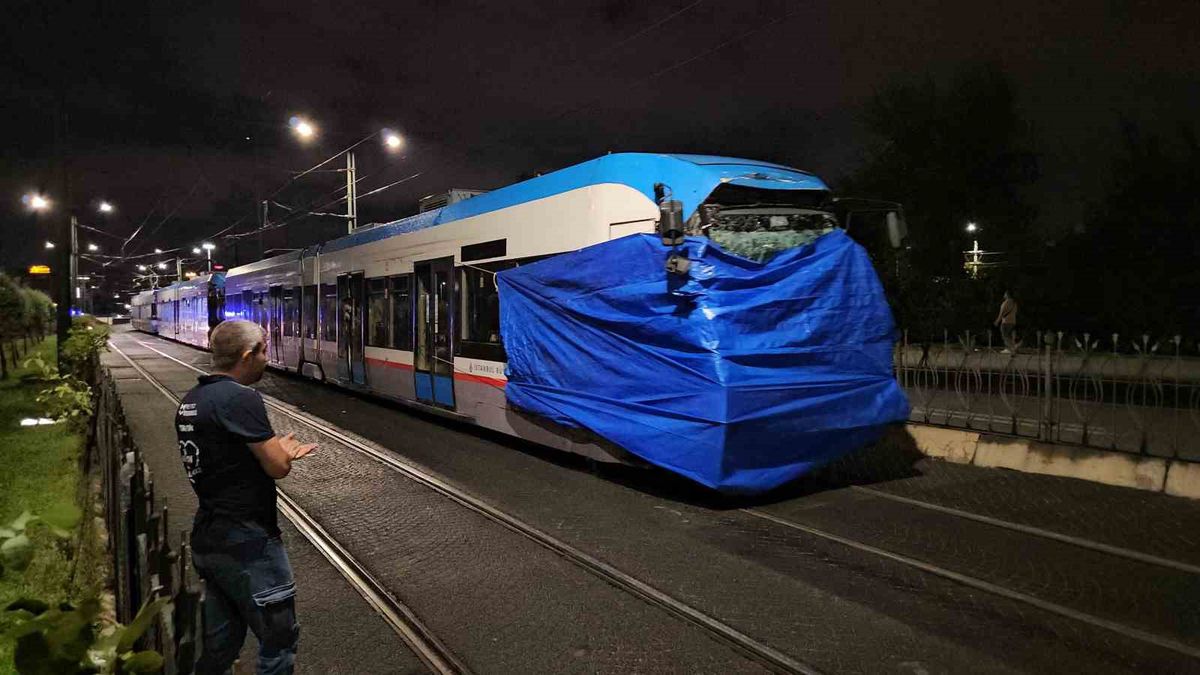 Zeytinburnu'nda tramvay kazasında yaralılar kurtarıldı, hat açıldı