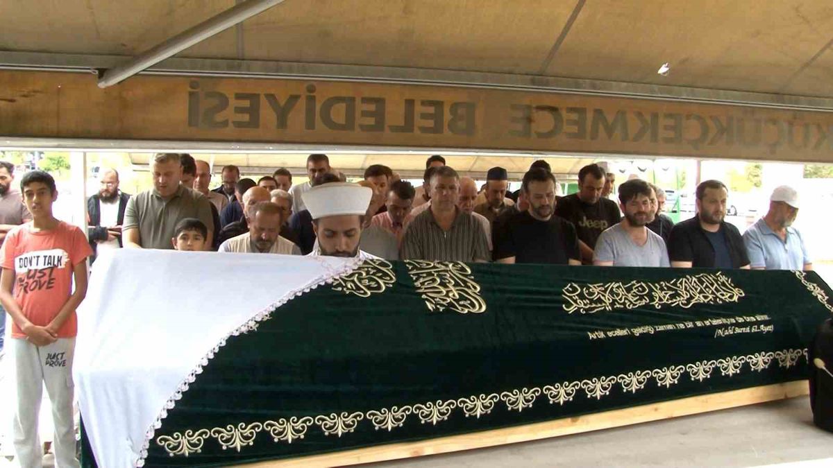 İETT kazasında hayatını kaybeden Mürvet Tolon son yolculuğuna uğurlandı