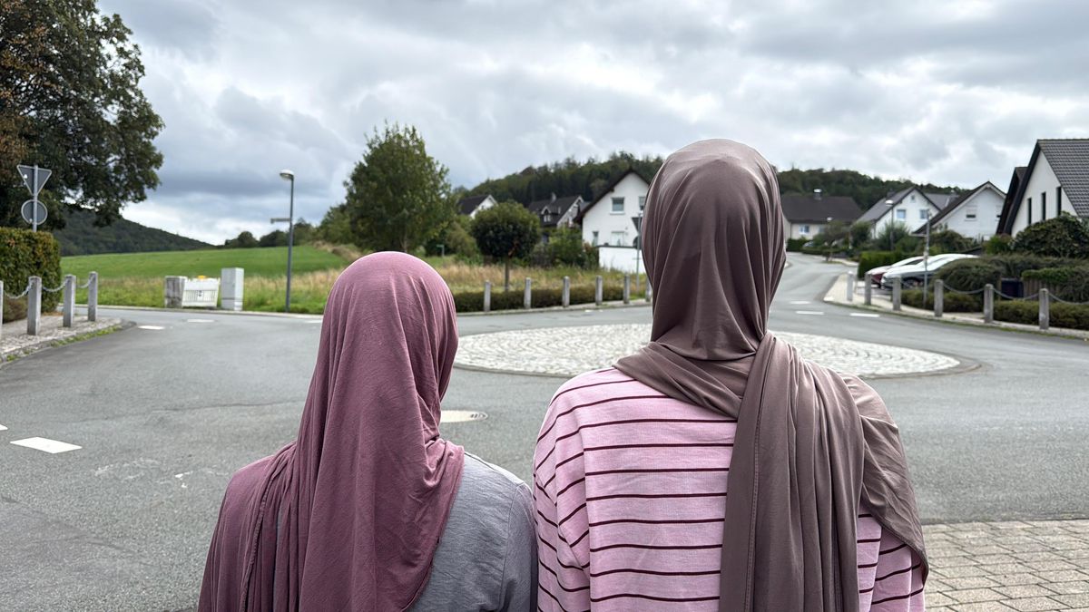 Türk Kız Kardeşlere Irkçı Hakaret: Soruşturma Başlatıldı