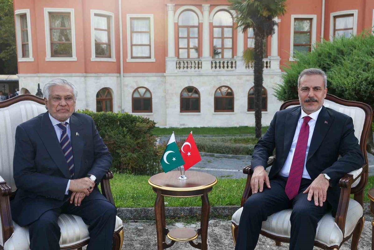 Fidan ve Pakistanlı mevkidaşı Dar İstanbul'da görüştü