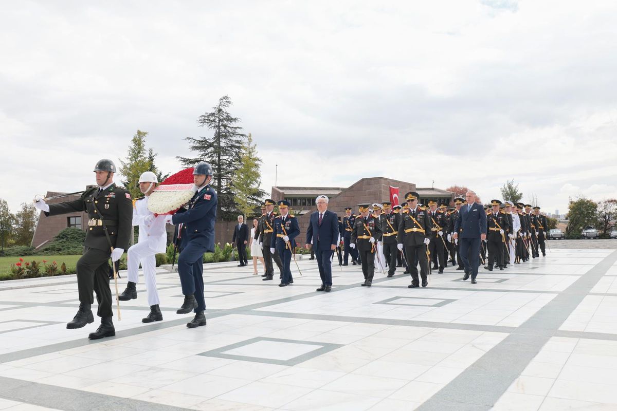 Bakan Güler, 30 Ağustos’ta Anıt Mezarlığı’nı Ziyaret Etti