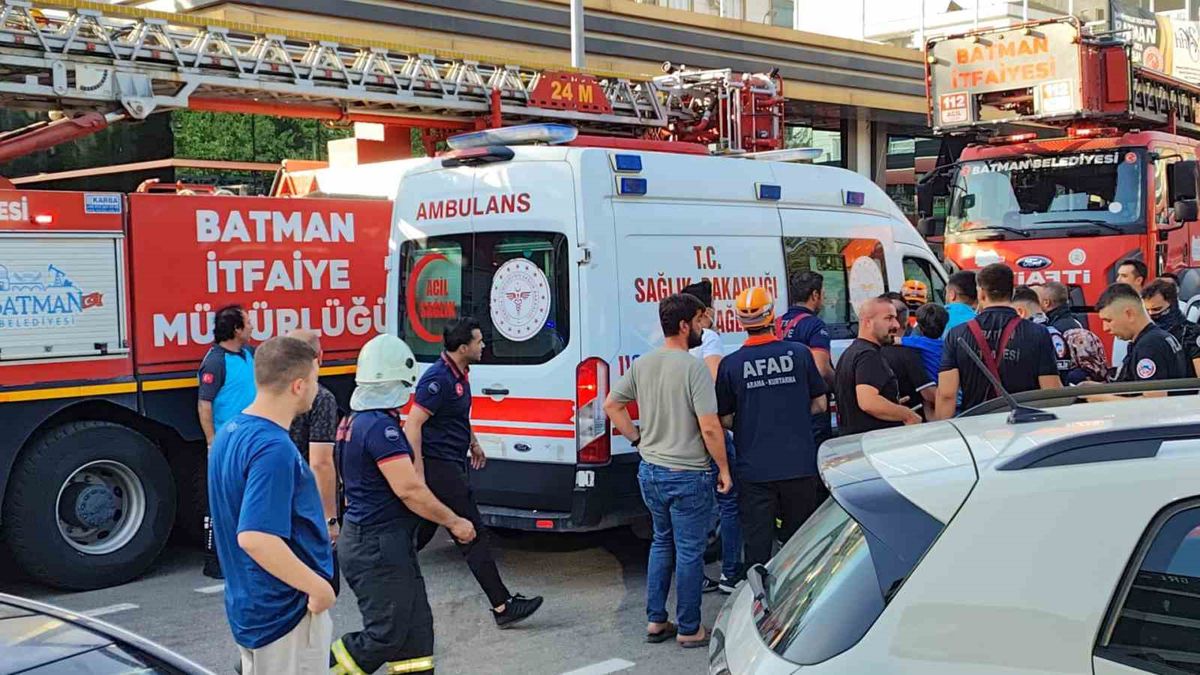 Batman'da Spor Salonu Yangını: Bakan Şimşek'in Yeğeni Hayatını Kaybetti