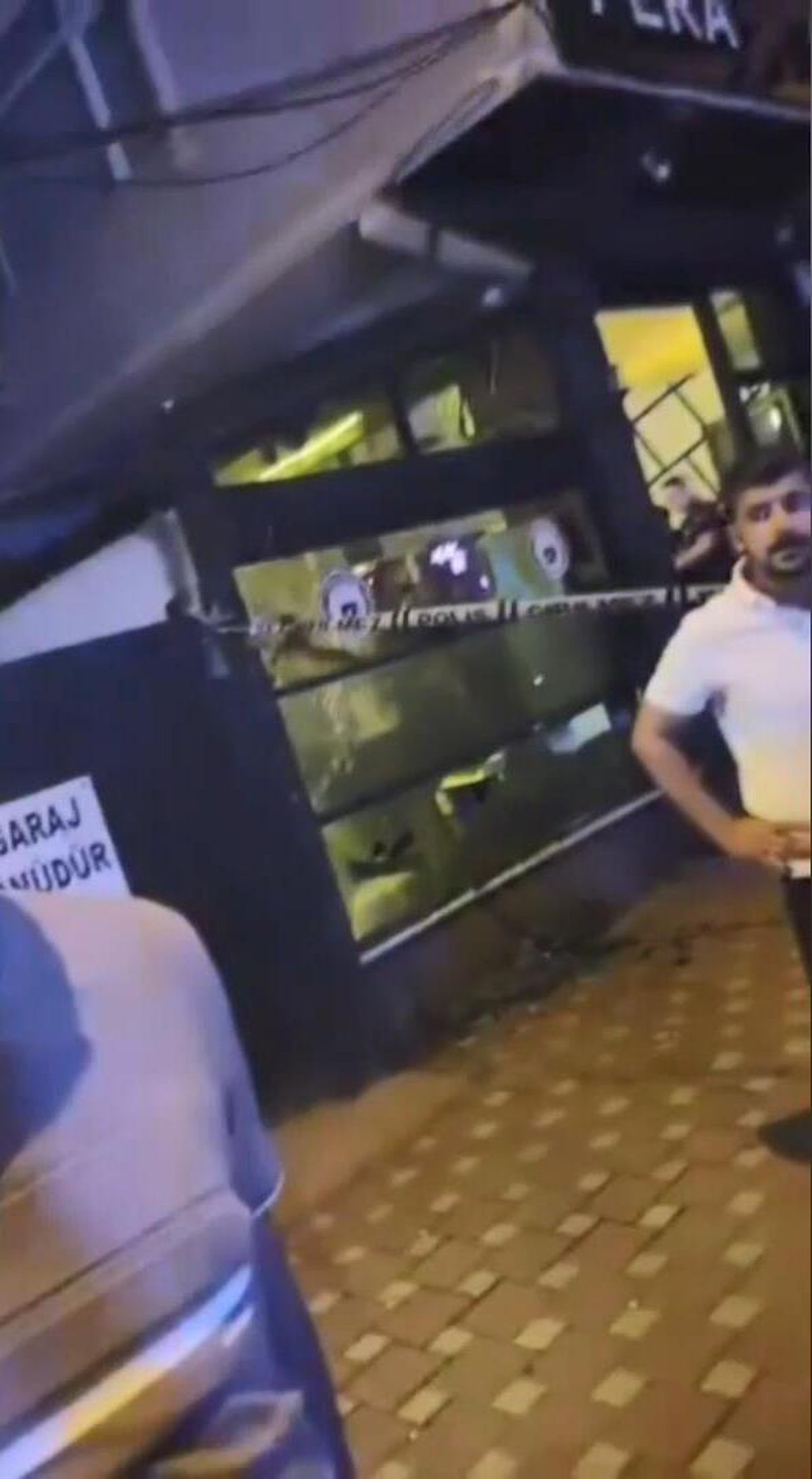 Bayrampaşa'da Kafeye Silahlı Saldırı: 3 Yaralı