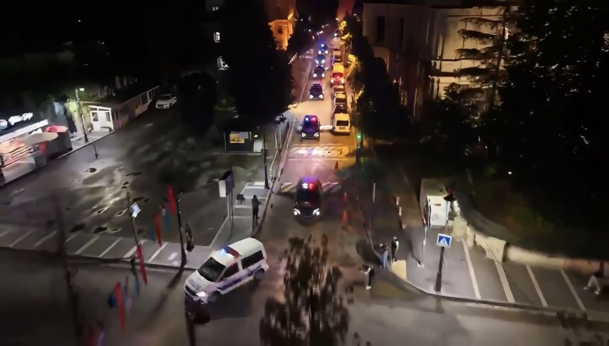 Beşiktaş’ta dron destekli huzur uygulaması: Aranan 5 kişi yakalandı, 26 araca 209 bin 720 lira ceza kesildi