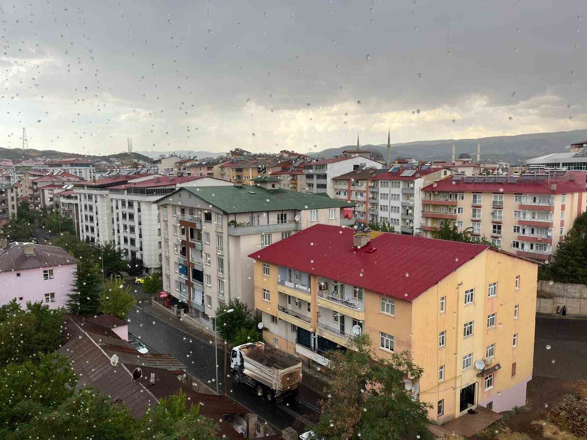 Bingöl'de Kısa Süreli Sağanak Yağış Etkili Oldu