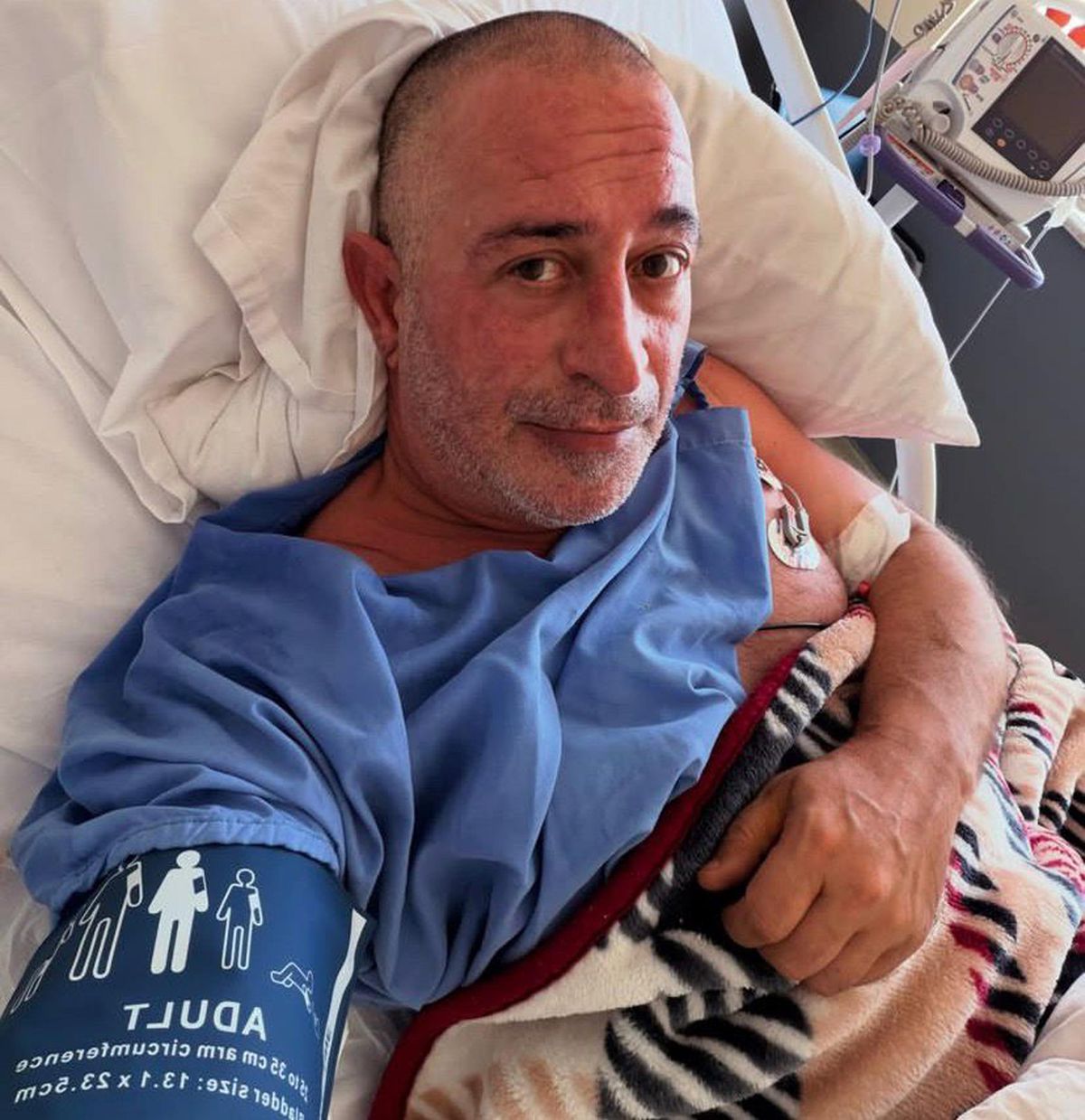 Cem Yılmaz'dan Hasta Yatağında Açıklama: 'İyiyim, Sağ Olun'