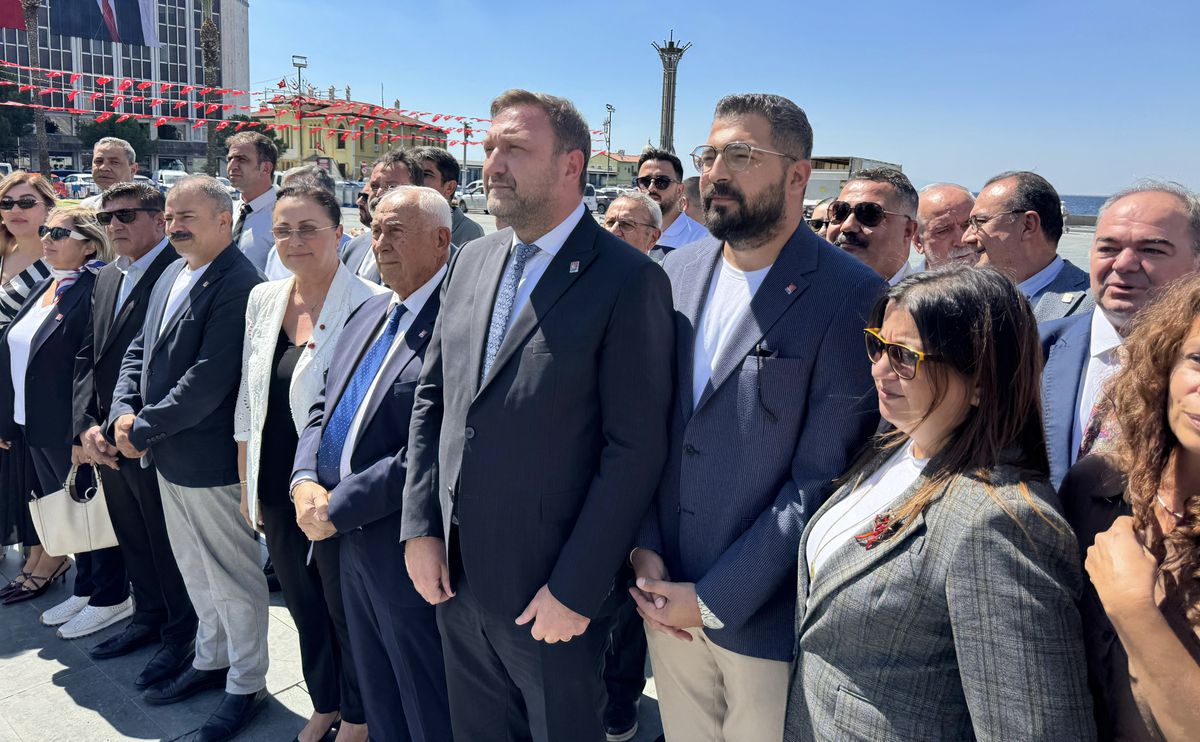 CHP İzmir İl Başkanlığı 30 Ağustos Zafer Bayramı’nı kutladı