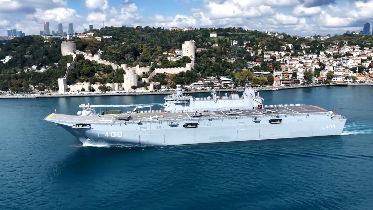 30 Ağustos Zafer Bayramı'nda 15 gemi İstanbul Boğazı'ndan geçti