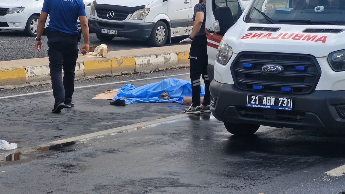 Diyarbakır'da Yayaya Otomobil Çarptı: Hayatını Kaybetti