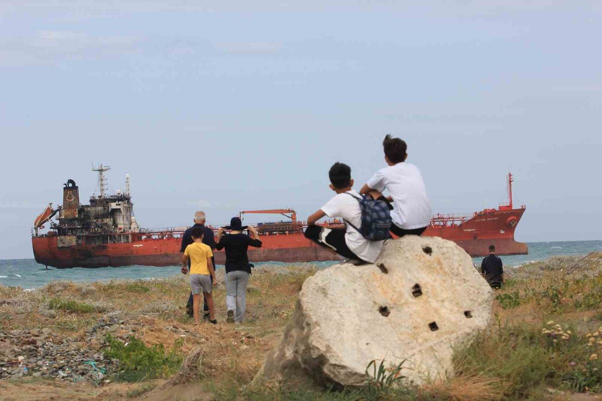 Dron saldırısına uğrayan tanker Samsun'da karaya oturdu