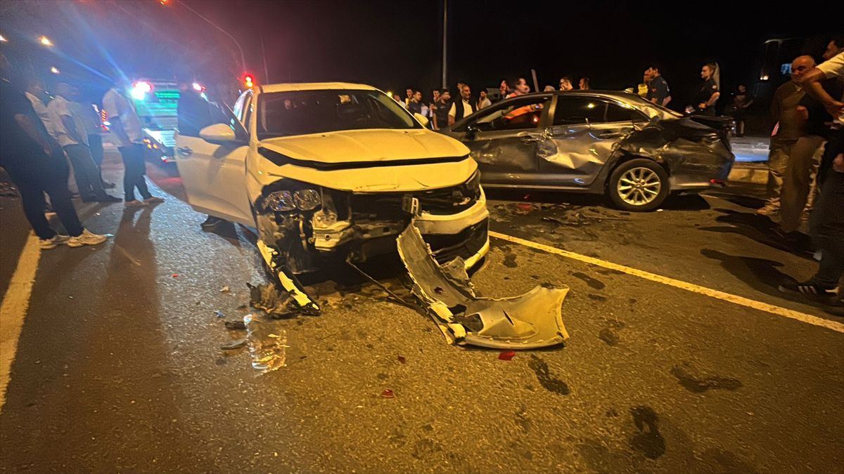 Düzce'de 6 Araçlı Zincirleme Kaza: 2 Yaralı