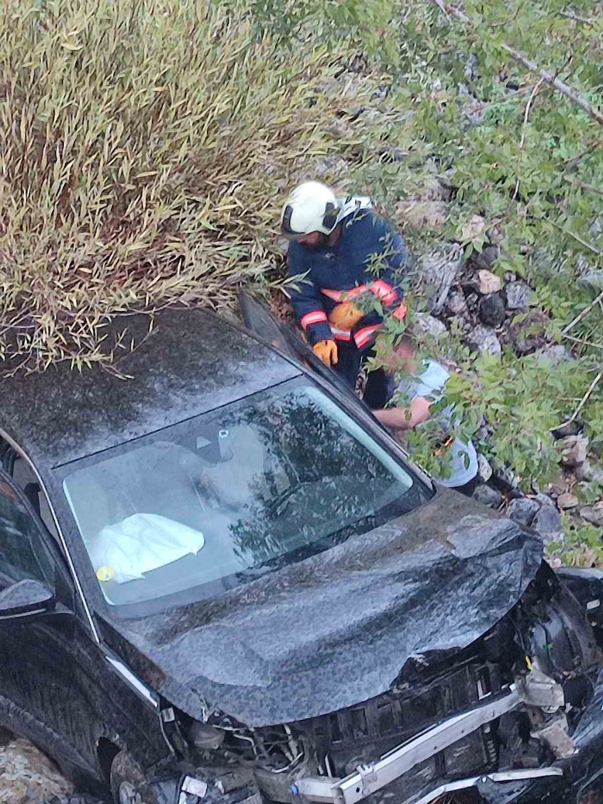 Karakoçan'da Otomobil Şarampole Yuvarlandı: 1 Yaralı