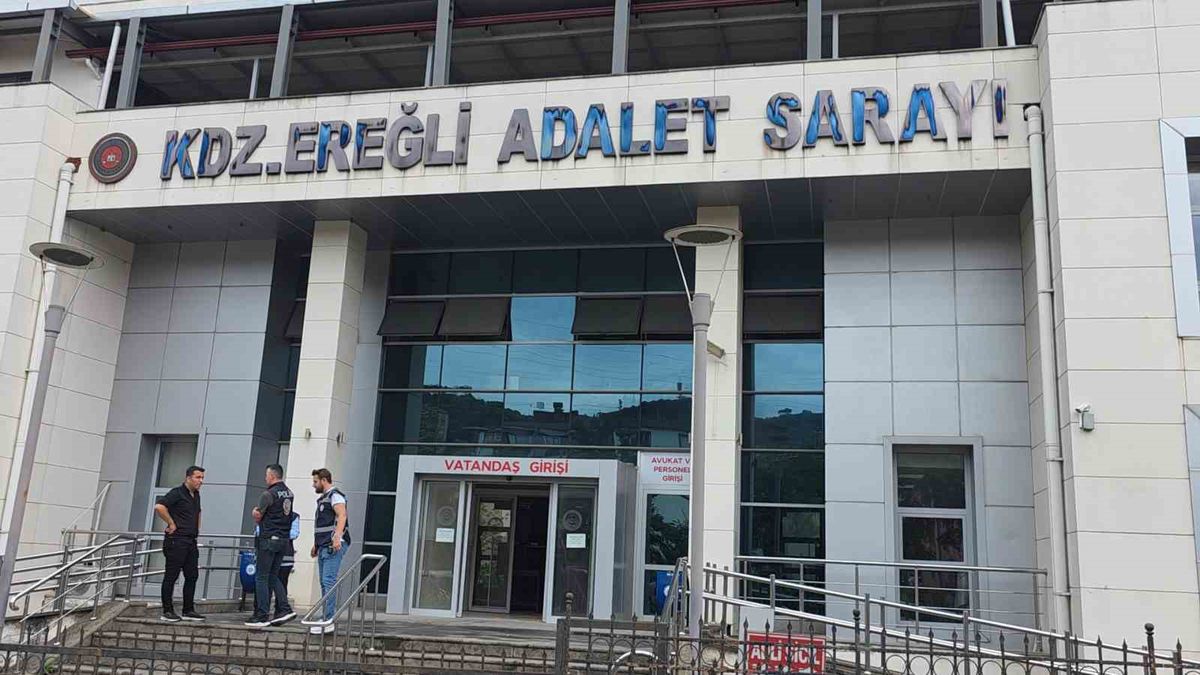 Uzman Çavuş Sahilde Havaya Ateş Açtı