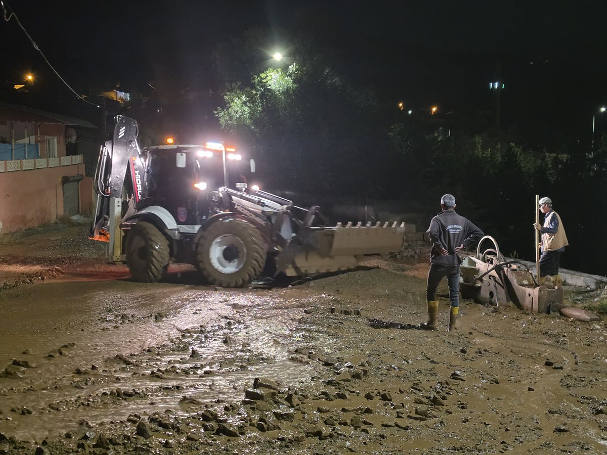 Üzümlü'de sağanak: Taşkın ve su baskınları