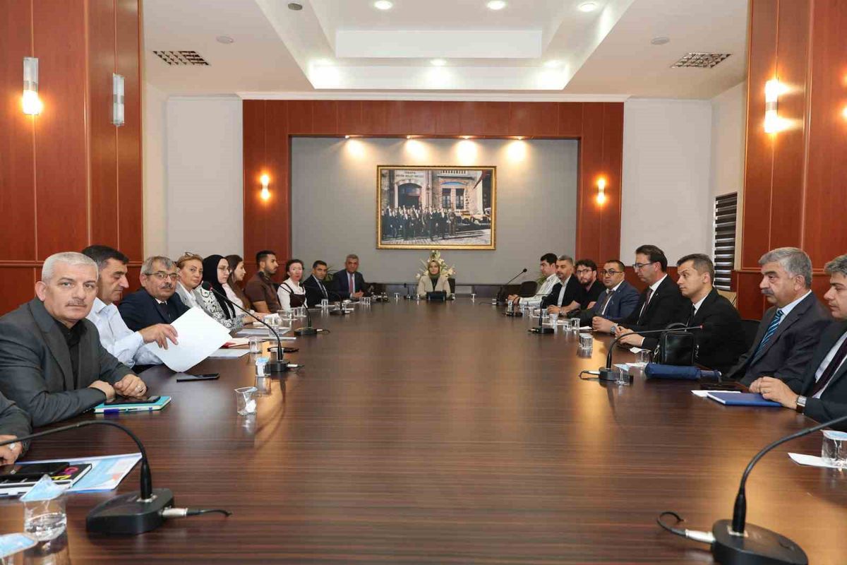 Erzurum'da Hayat Boyu Öğrenme Komisyonu Toplantısı Yapıldı