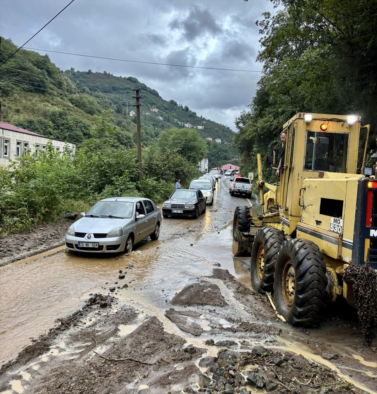 Giresun'da Sağanak: Yollarda Toprak Kayması