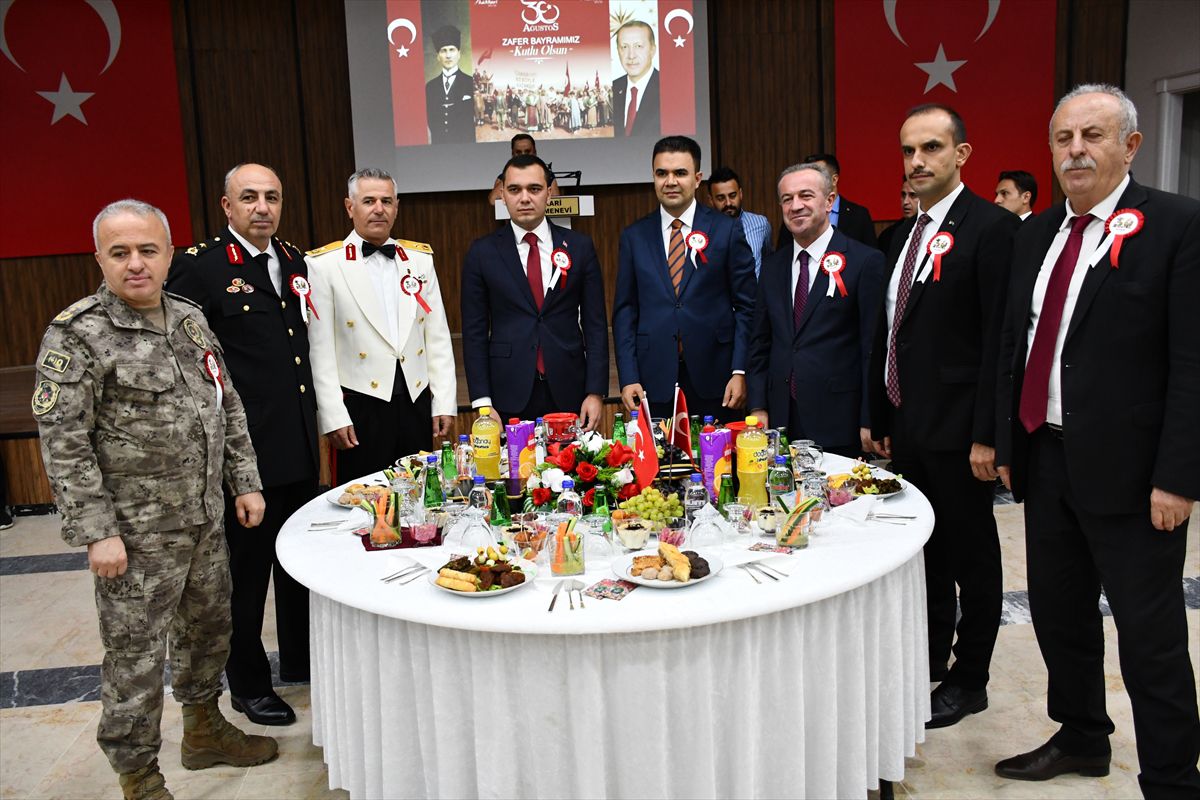 Hakkari'de Zafer Bayramı Resepsiyonu: Birlik ve Beraberlik Mesajları
