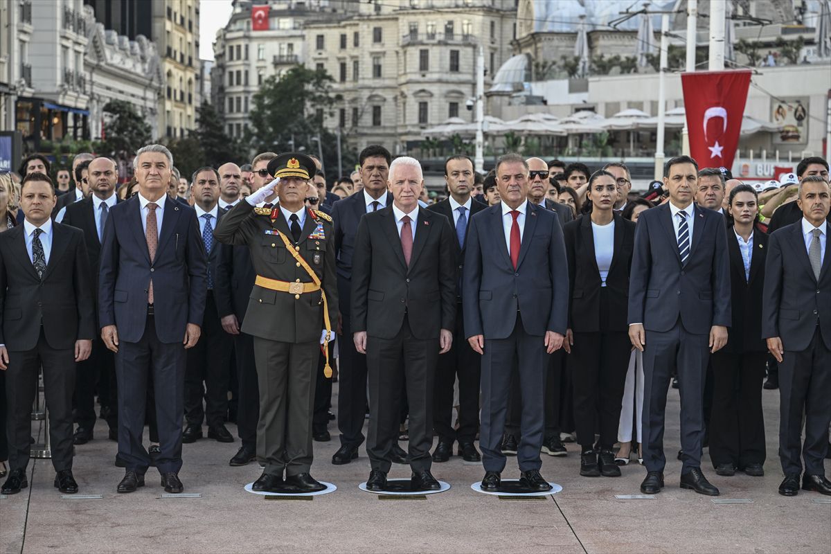 30 Ağustos Zafer Bayramı Taksim'de Törenle Kutlandı