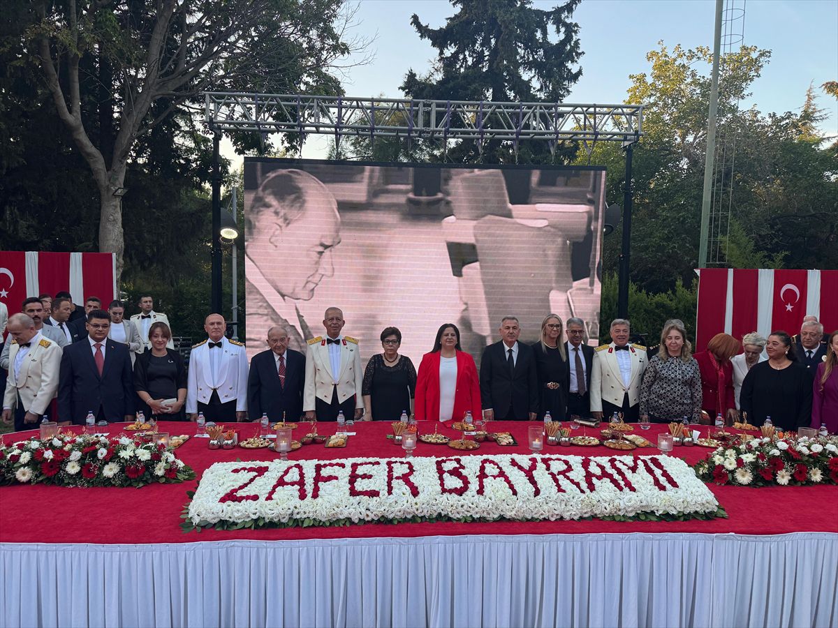 İzmir'de Zafer Bayramı Resepsiyonu