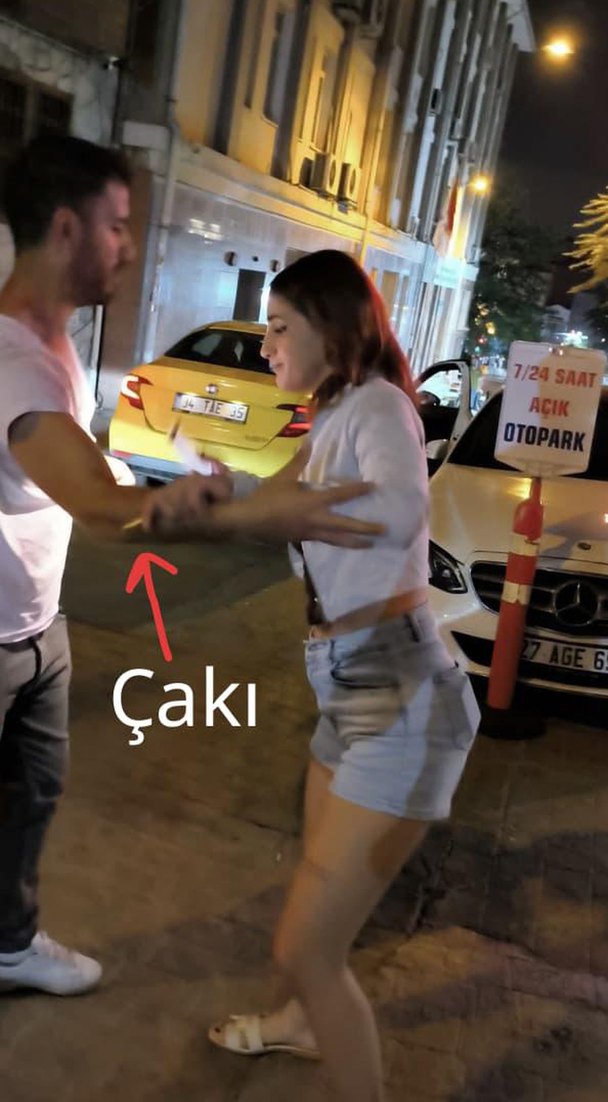 Karaköy'de turiste gasp ve bıçaklı saldırı