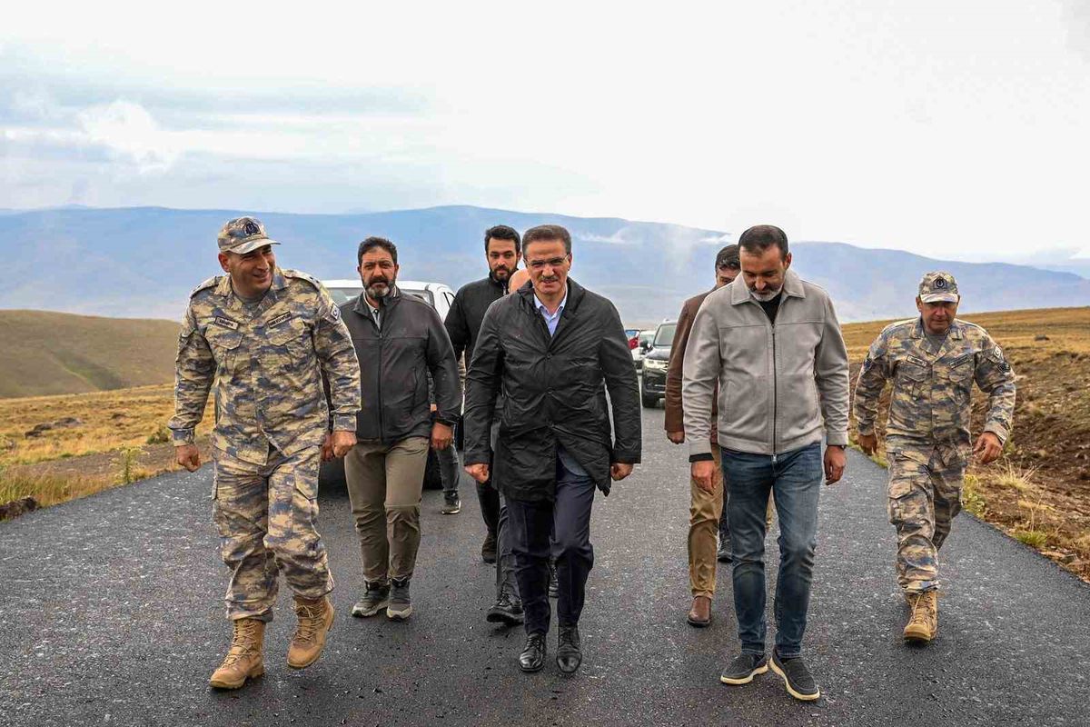 Erzurum'da 3 Bin 216 Rakımdaki Radar Yoluna Sıcak Asfalt