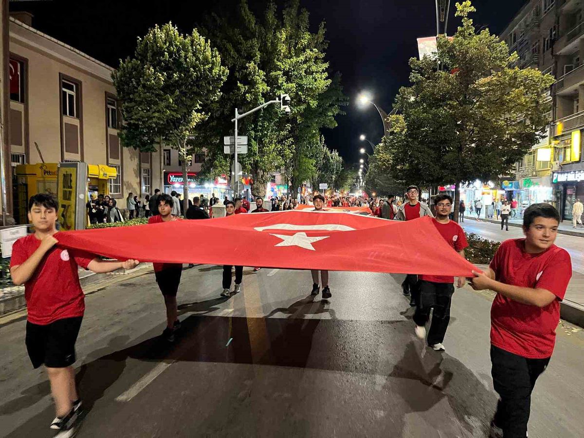 Kırşehir'de 30 Ağustos Zafer Bayramı Fener Alayı