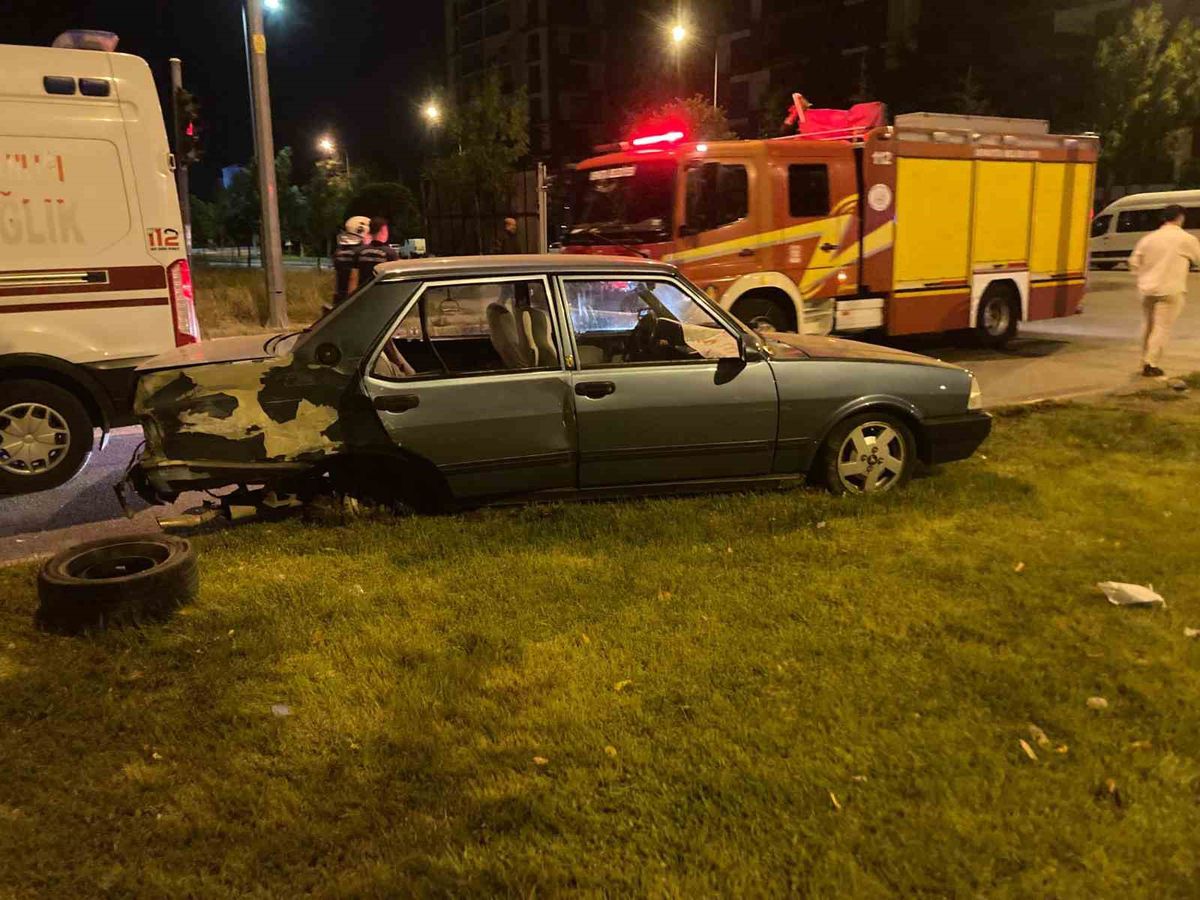 Isparta'da kavşakta çarpışma: 4 yaralı