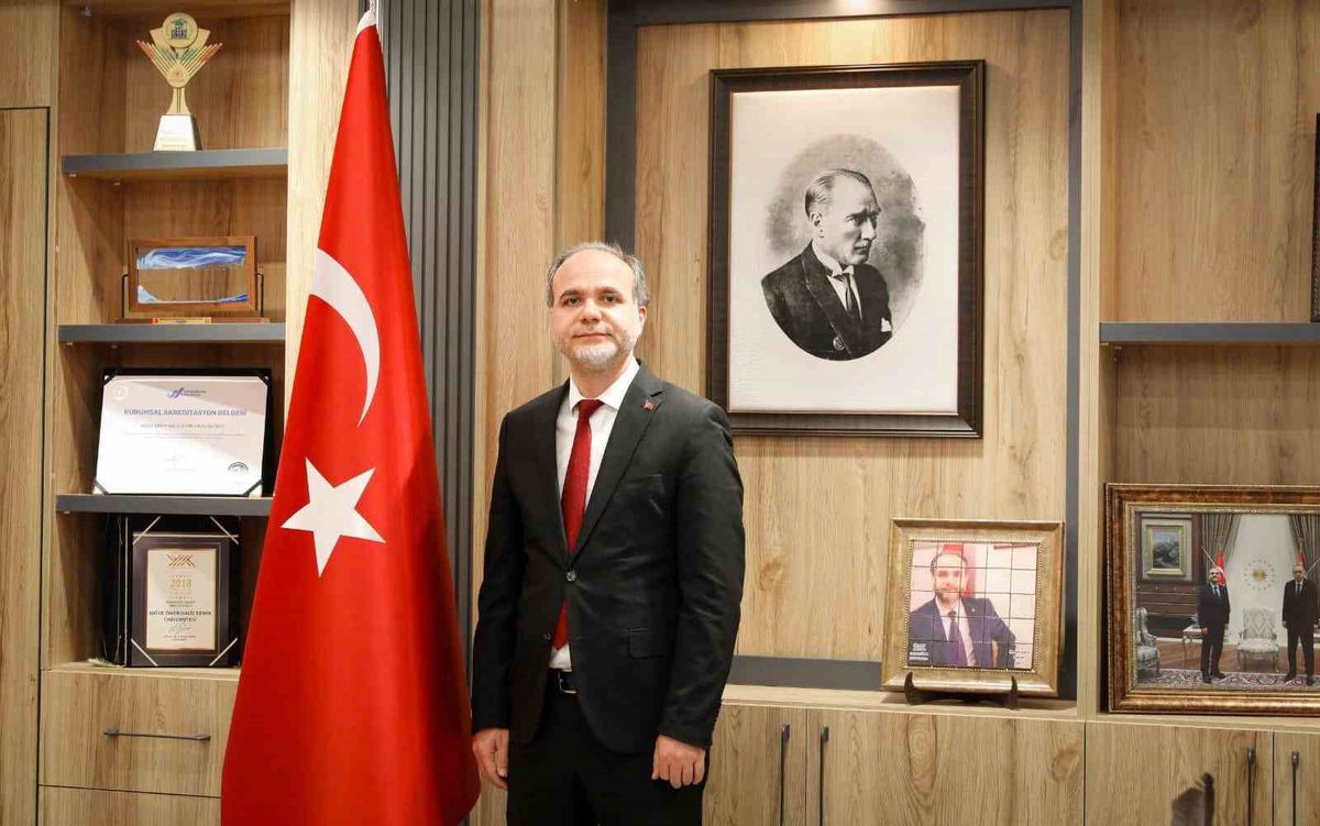 Niğde Ömer Halisdemir Üniversitesi Rektörü Uslu'dan 30 Ağustos Zafer Bayramı Mesajı