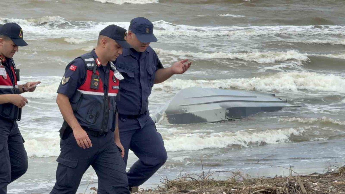 Samsun'da Sahilde İnsansız Deniz Aracı Bulundu