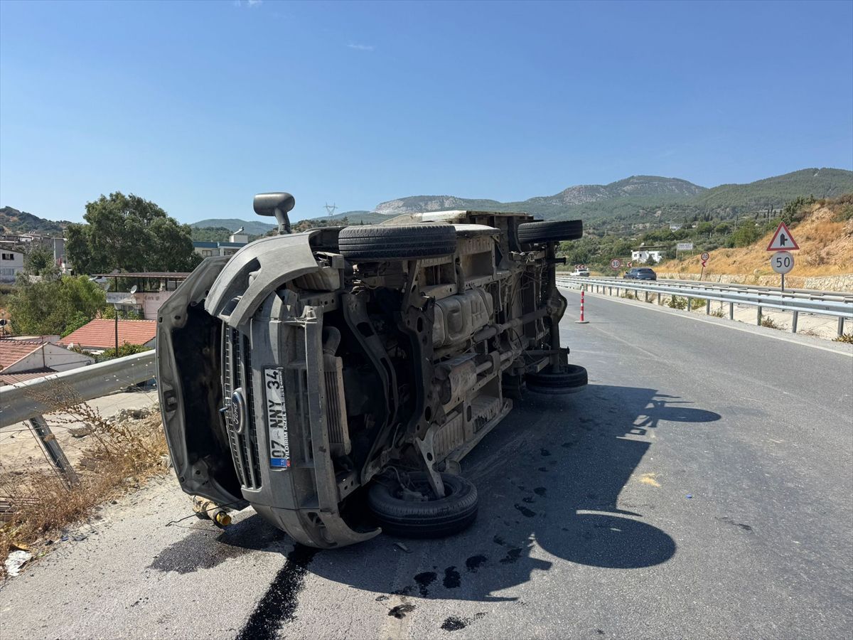 Söke'de Kamyonet Devrildi: Sürücü Yaralandı
