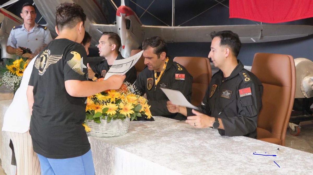 SOLOTÜRK'ten Zafer Bayramı'nda İmza Günü