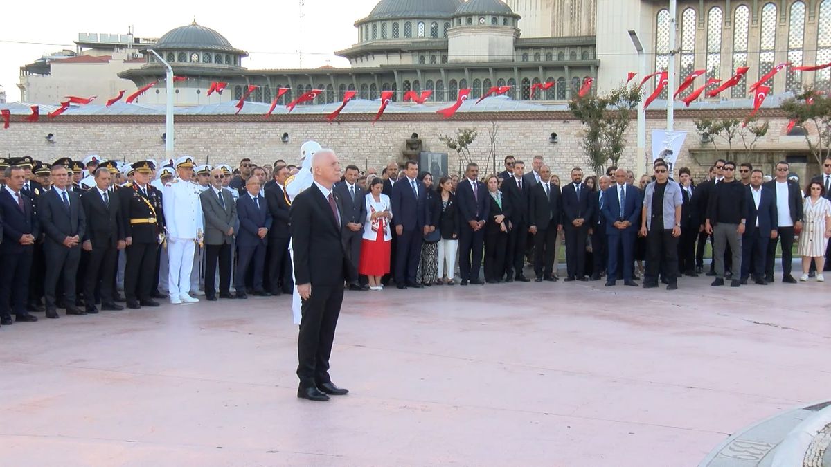 30 Ağustos Zafer Bayramı Taksim'de Törenle Kutlandı