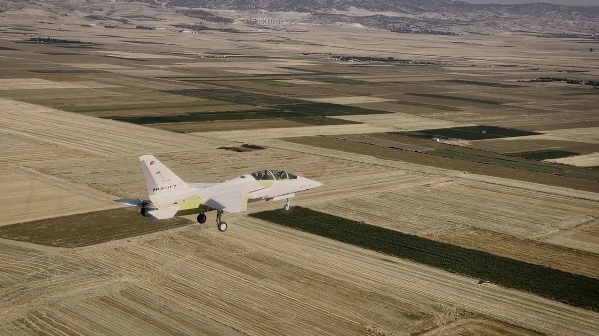 HÜRJET Zafer Bayramı'nda İlk Uçuşunu Gerçekleştirdi