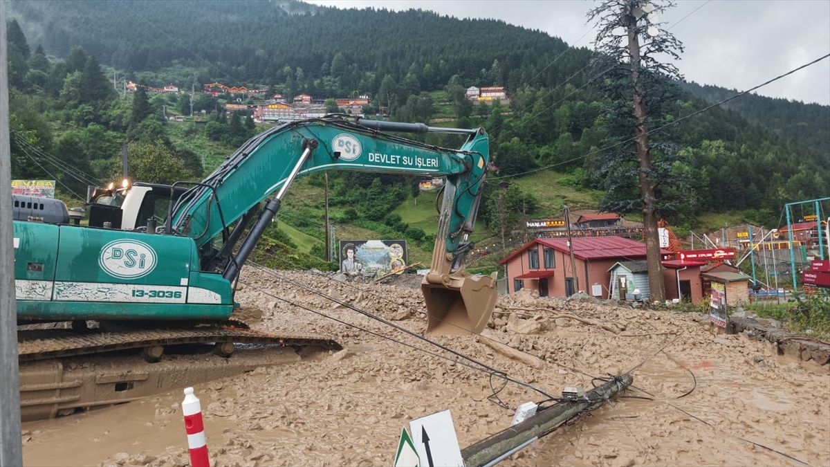 Uzungöl'de Koşon Deresi Taştı: Ekipler Sahada