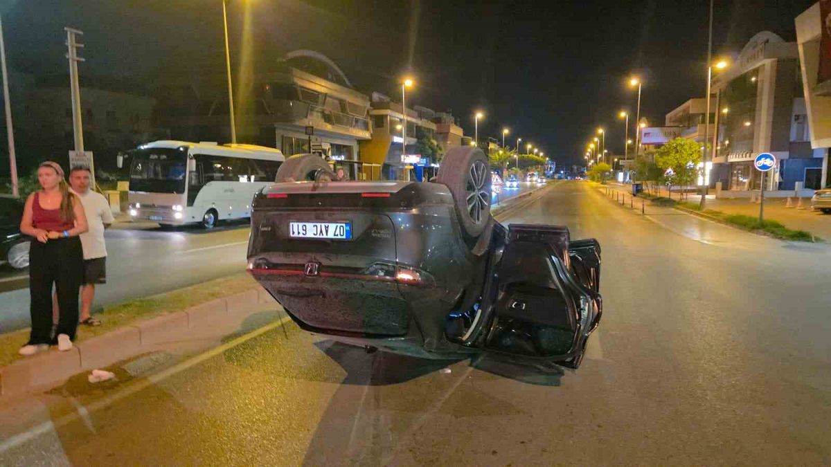 Antalya'da Kontrolden Çıkan Araç Takla Attı: 1 Yaralı
