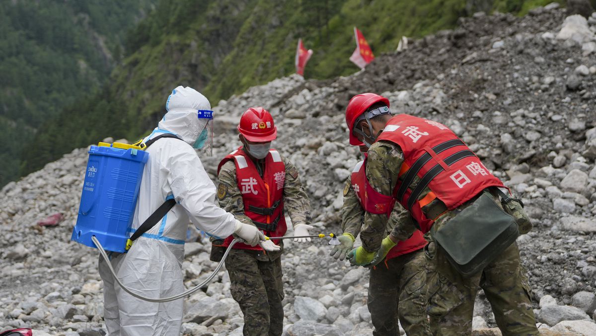 Gyirong Sınır Kapısı'nda Heyelan Sonrası Dezenfeksiyon Çalışmaları