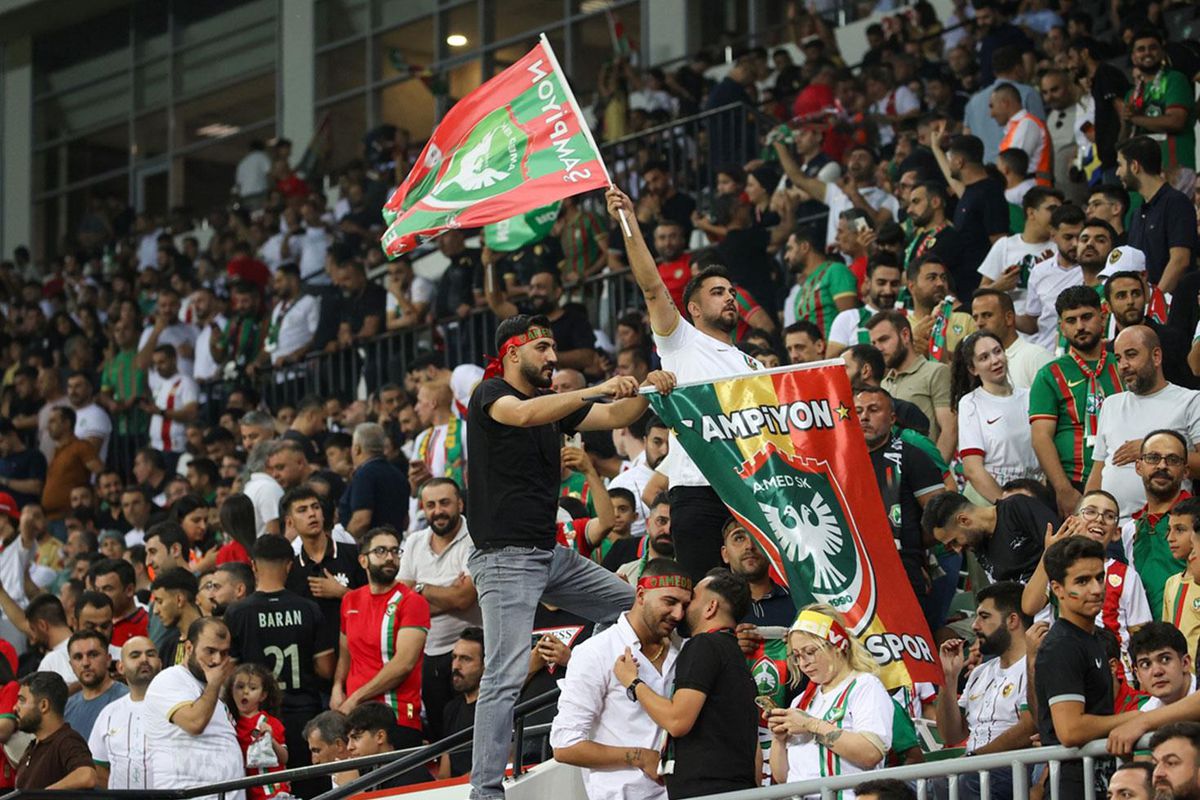 Amedspor-Trabzonspor maçı öncesi tribünler tek ses oldu