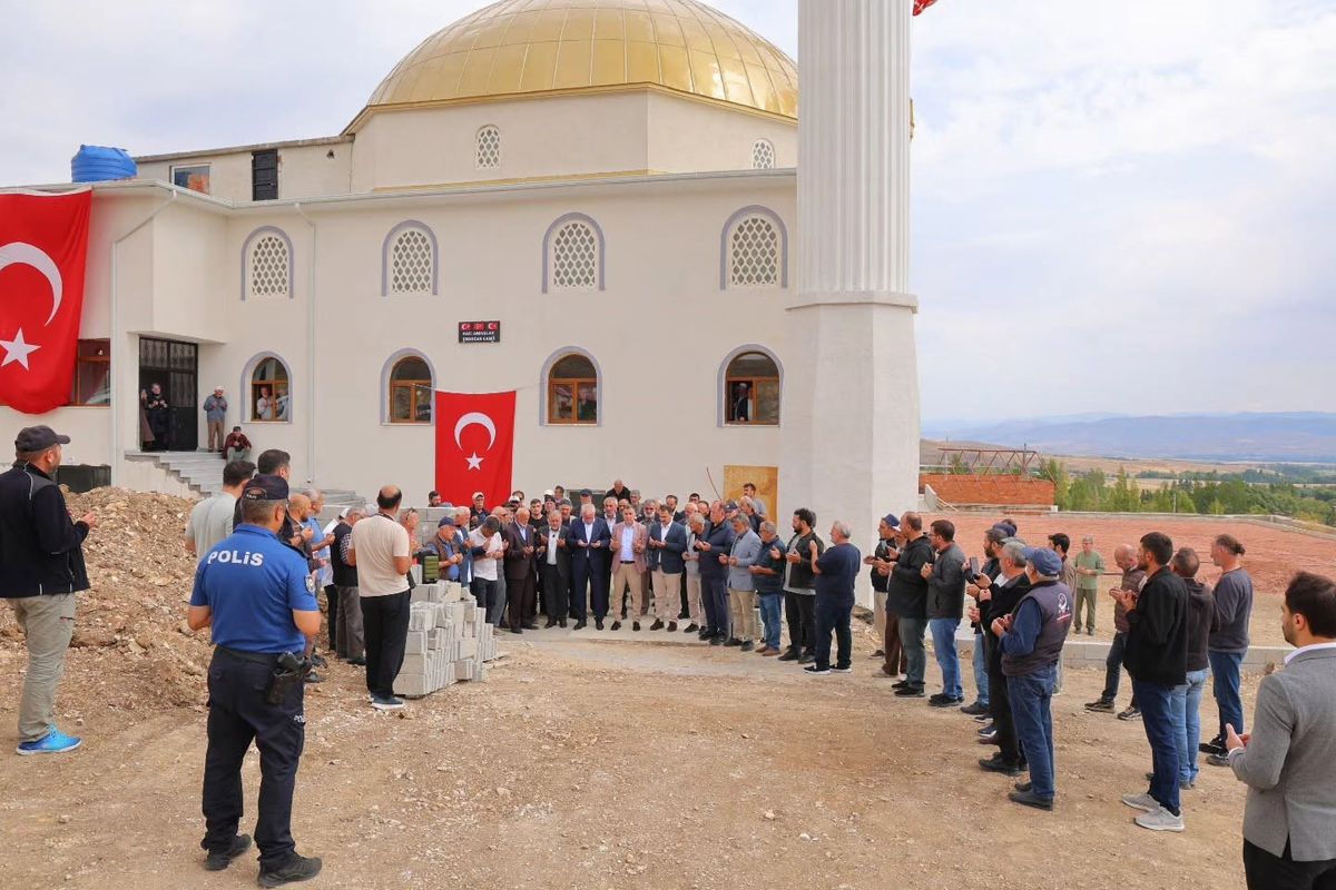 Bayburt Aydıntepe'de Hacı Abdullah Erdoğan Camii İbadete Açıldı
