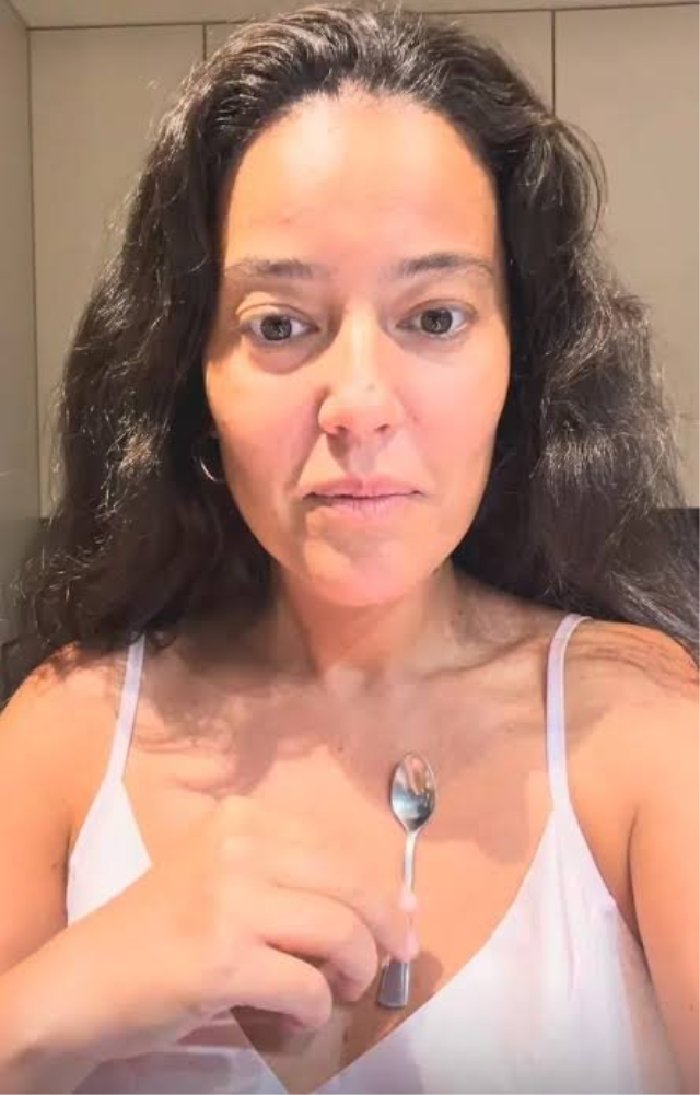 Aynur Aydın also tried it on metals